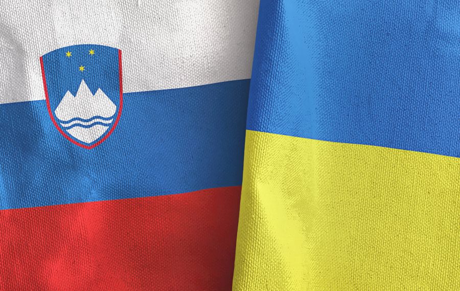 Ukrajina-in-Slovenija_zastava-foto-Nina-Images_Shutterstock.com